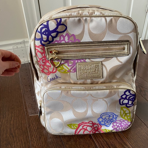 Coach backbag, never used it. It’s in very good condition - Picture 8 of 13